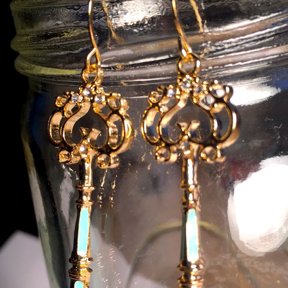 Gold tone crystal embellished blue enamel retro key pierced wire earrings - Picture 6 of 17
